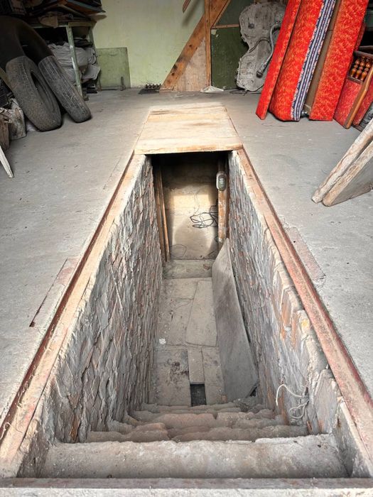 Продається гараж в 3 поверхи