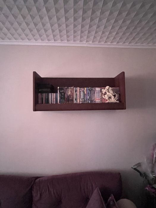2 witryny, komoda, 2 polki, stol plus 4 krzesla do salonu lub jadalni