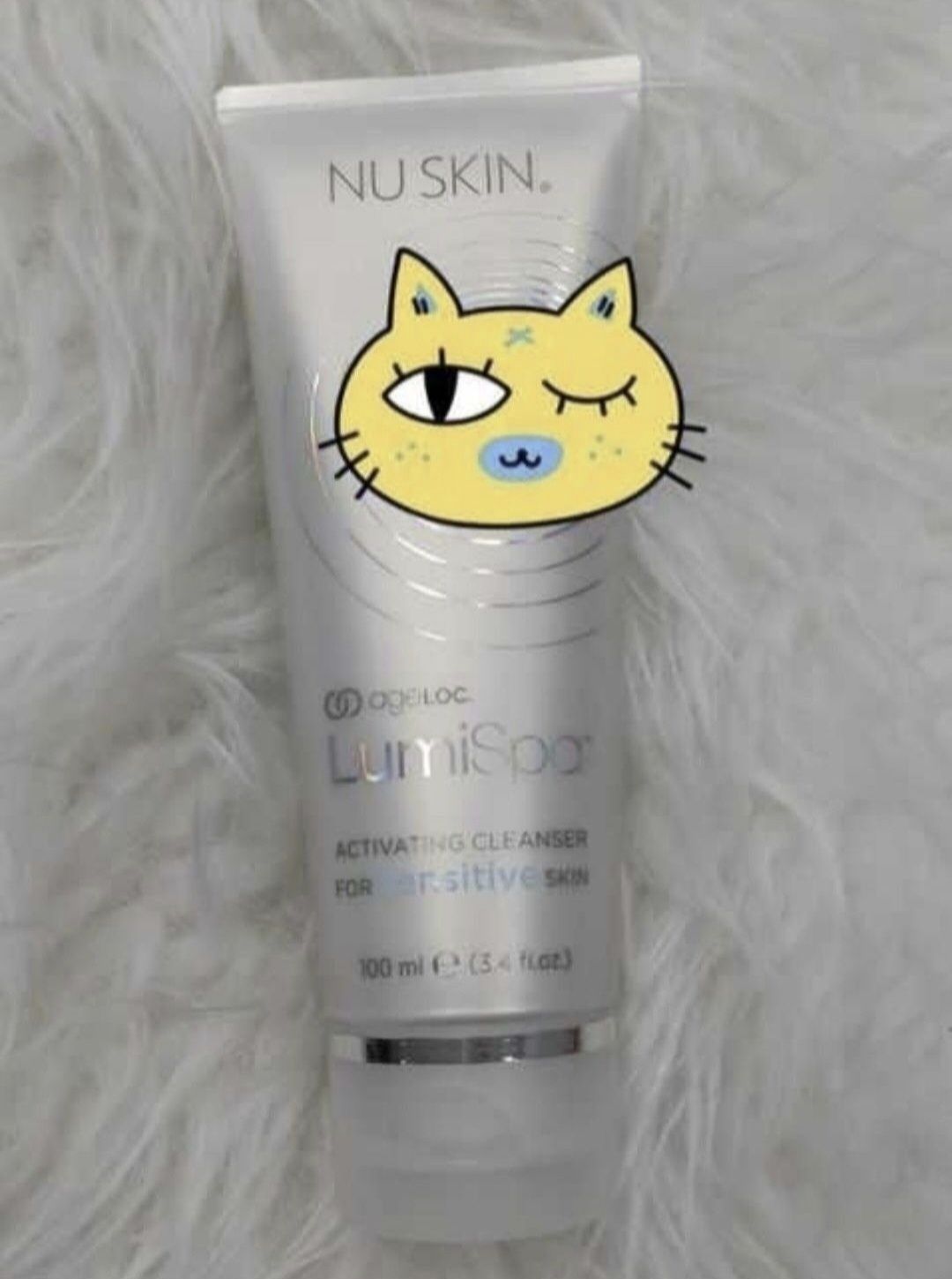 Żel do twarzy Cleanser LumiSpa do cery wrażliwej od ręki dostępny!