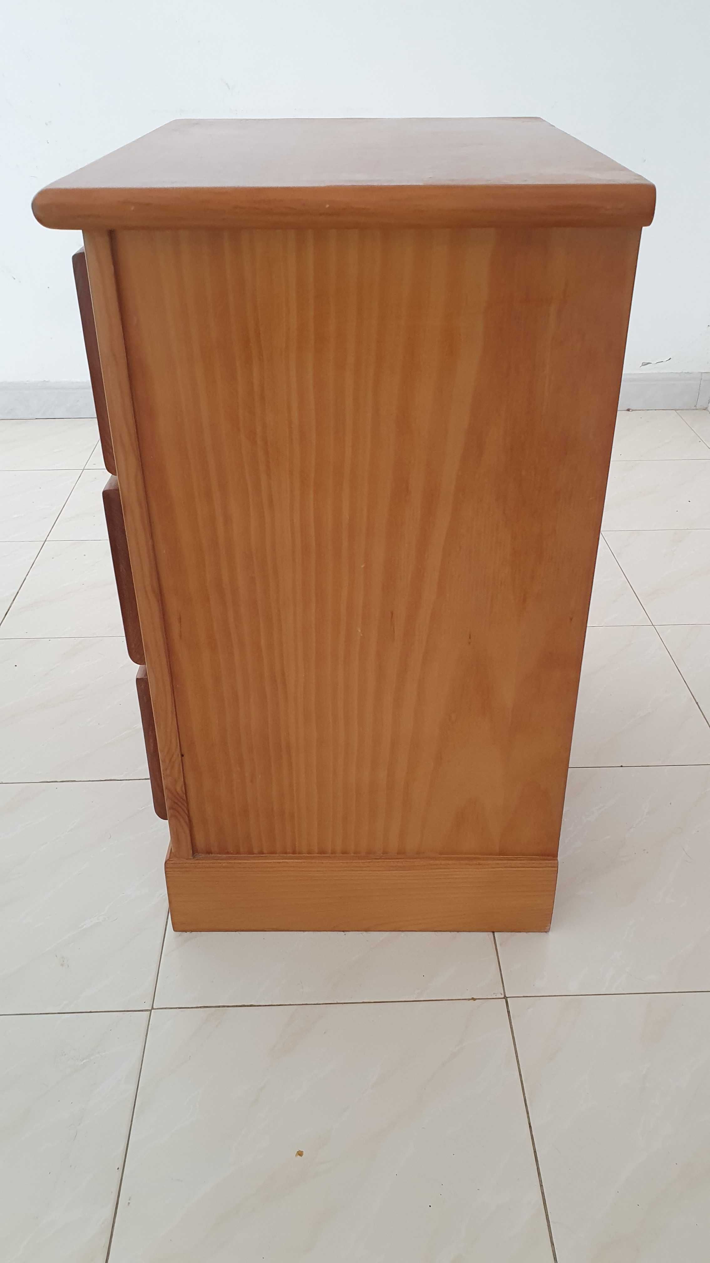 Mesa de Cabeceira
