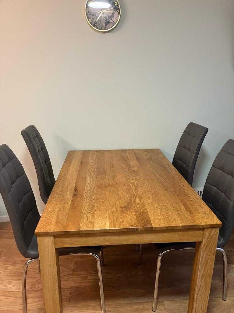 stół dębowy i 4 krzesła