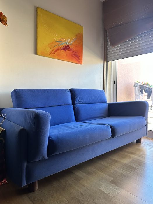 Vendo sofá azul. Recolha em Viana do Castelo.