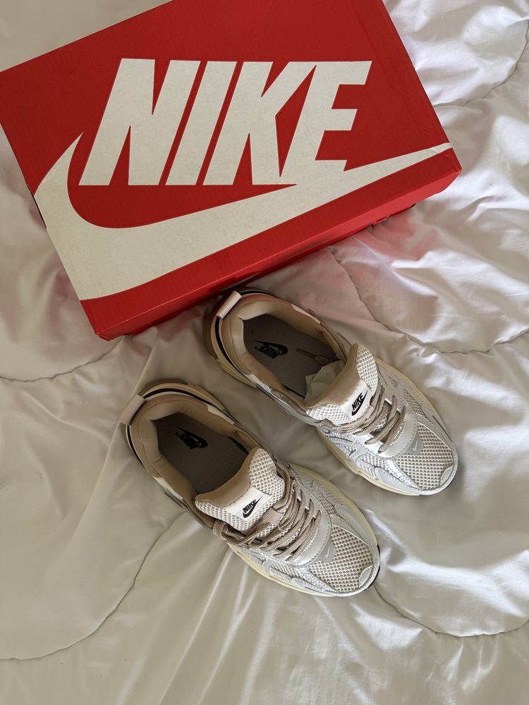 Nike v2k run  38 розмір