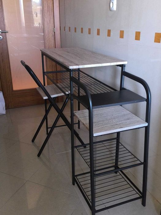 Mesa de cozinha (com 1 cadeira)