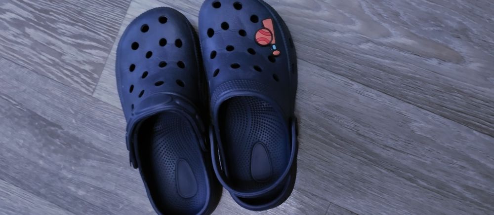 Крокси, шльопанці