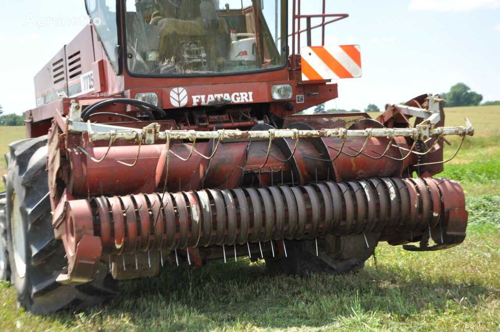 Кормозбиральний комбайн Hesston 7725