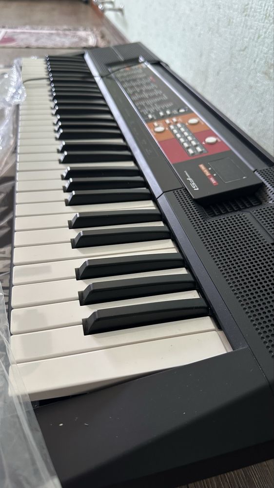 Синтезатор Yamaha PSR-F51 - як новий!