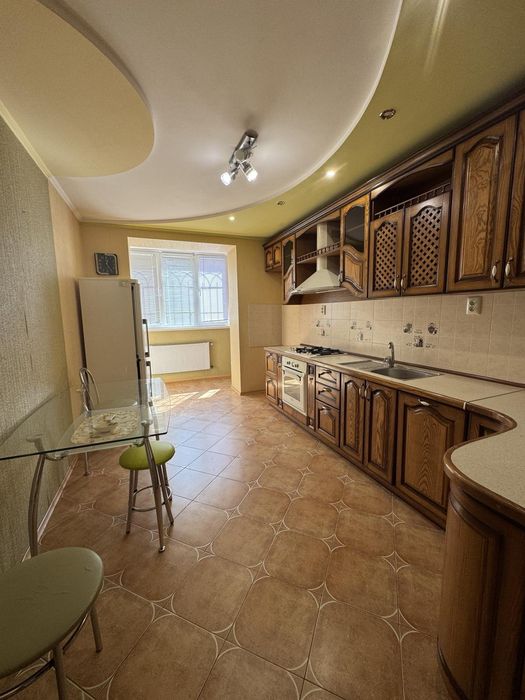 Оренда 3 кімнати р-н Поділля