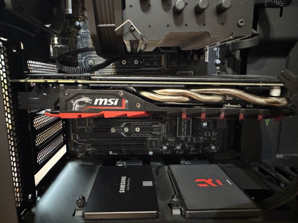 Komputer stacjonarny gamingowy Gtx 1070TI I7-7700