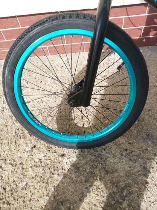 Niebieski BMX bicycle co.