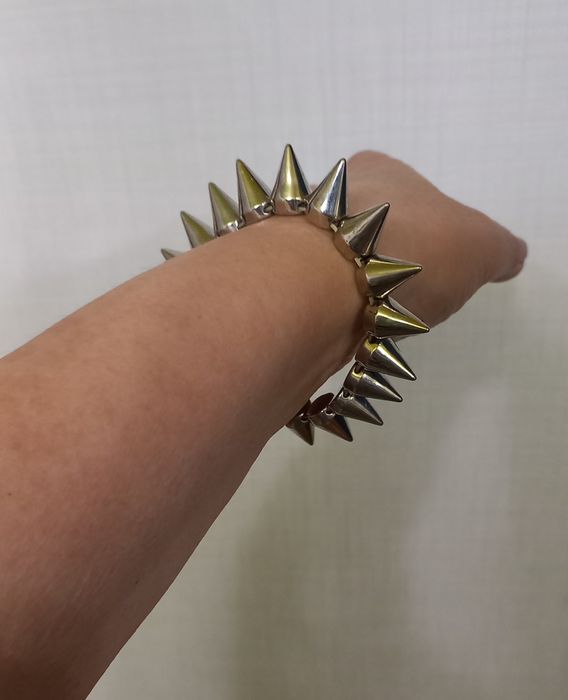 Браслет з шипами в стилі панк