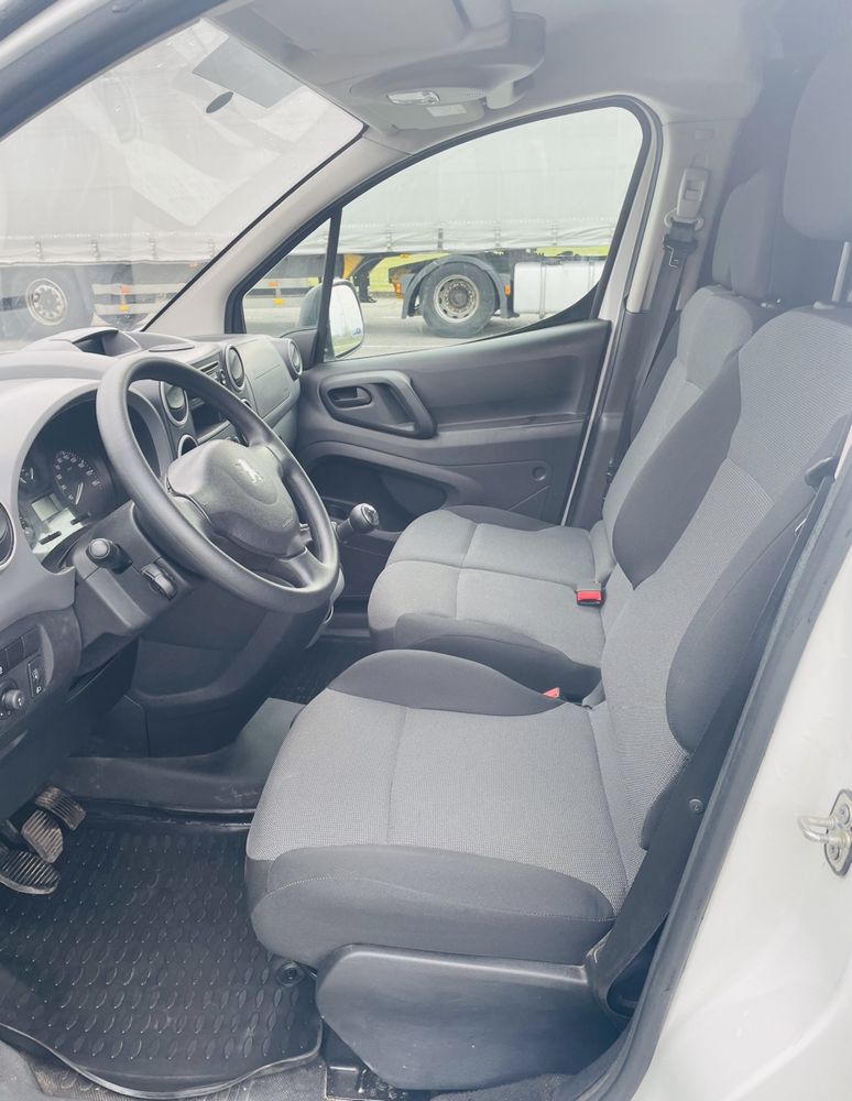 Автомобіль peugeot partner maxi  пробіг