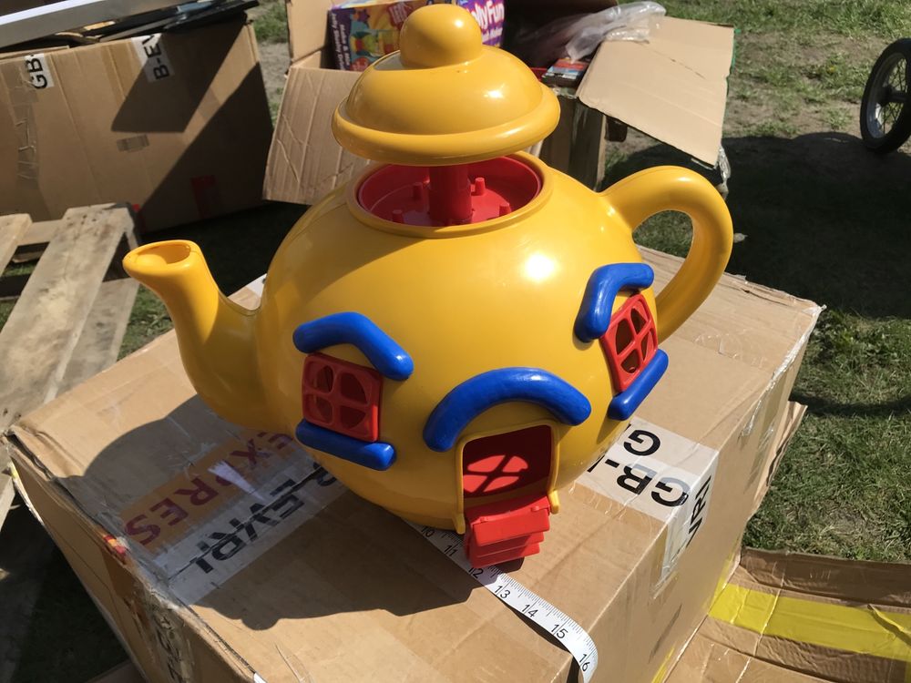 Ogromny czajnik domek zabawka plastikowy