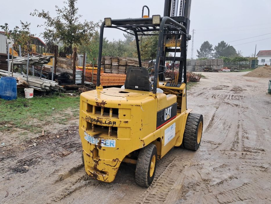 Vendo impilhador de 5 tuneladas tripelex