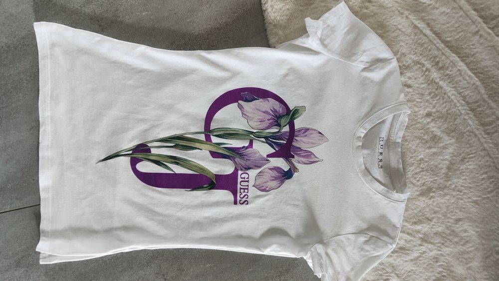 Piękna bluzka t-shirt Guess