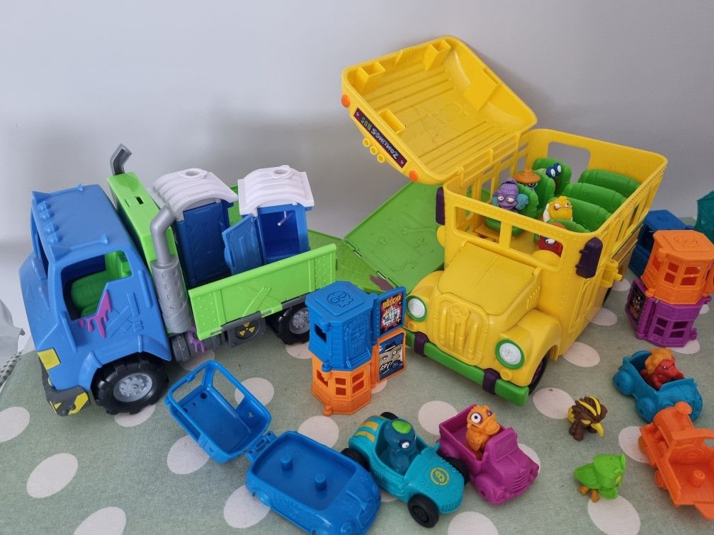 Bonecos com carros Zomlings