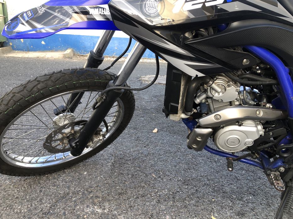 Vendo wr125r ano 2016 pode ser conduzida com carta de carro