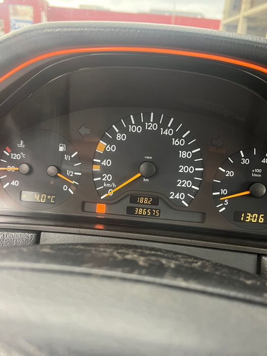 Mercedes-Benz E-class W210
