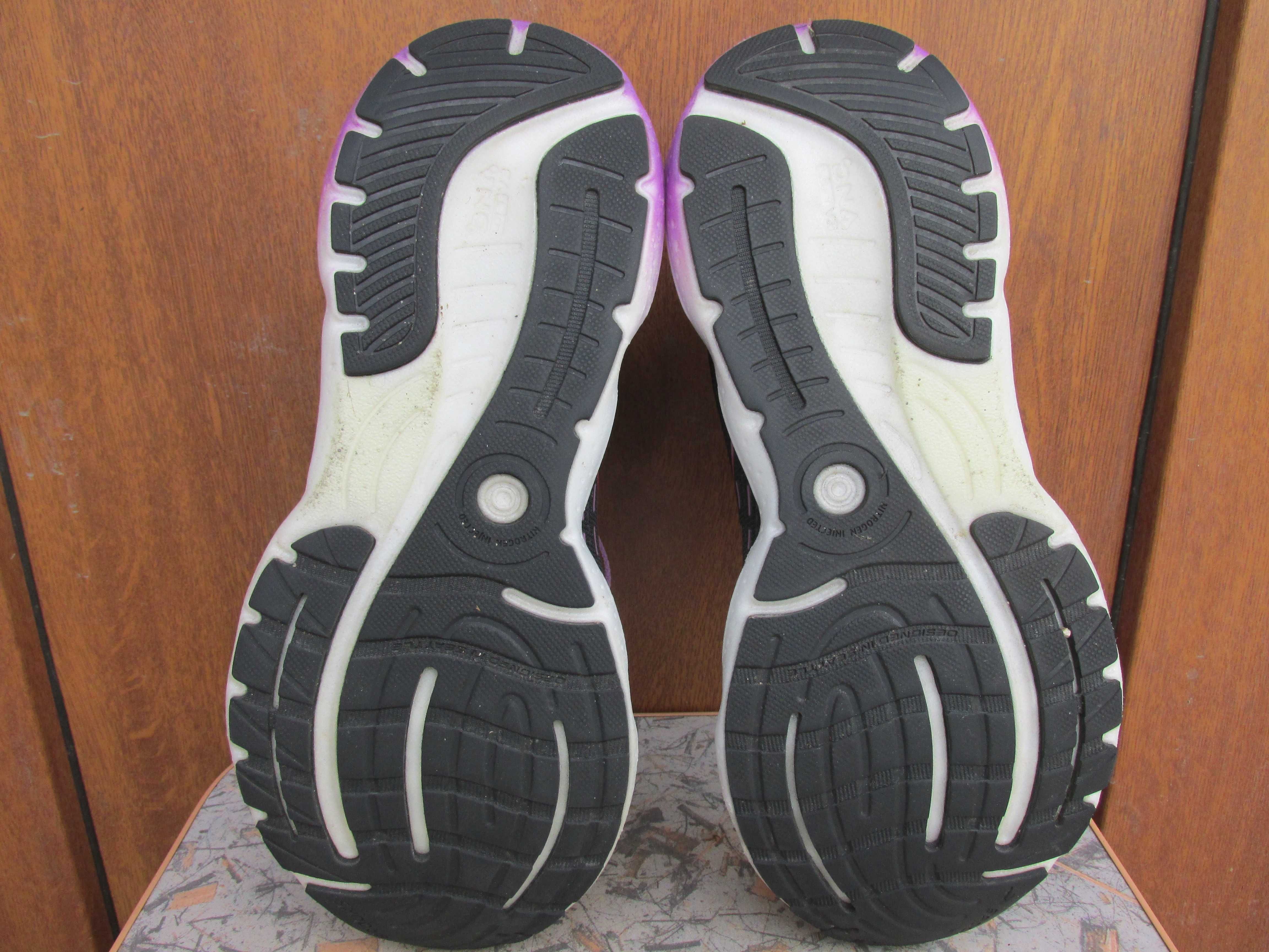 Кроссовки BROOKS США 40 размер