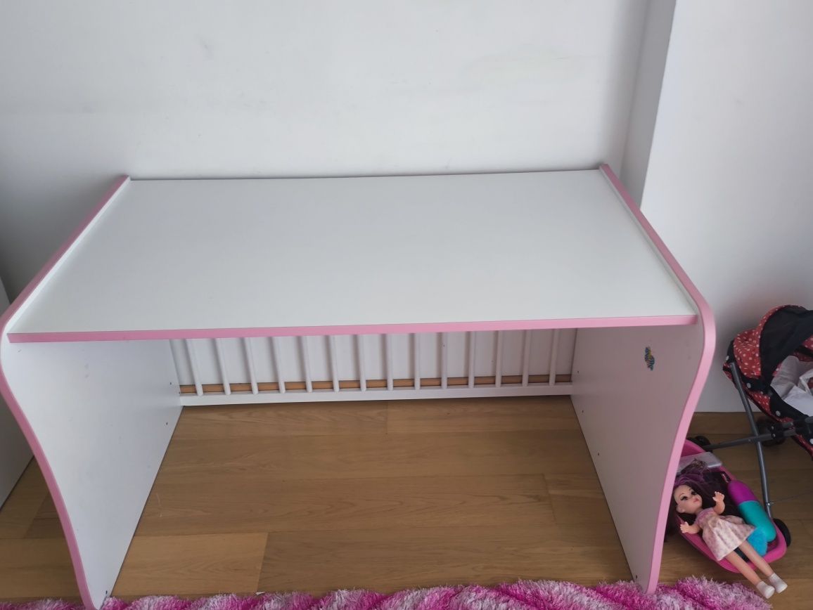 Quarto de menina rosa e branco