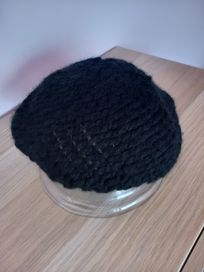 Czarny, wełniany beret