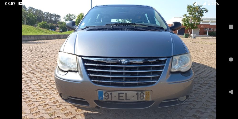 Chrysler Voyager com motor 2.7 diesel 60.000 km