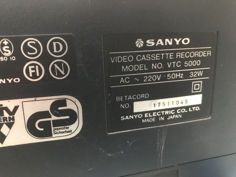 Videogravador Sanyo VTC 5000 a funcionar