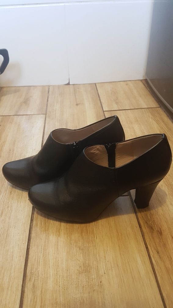 Buty nr.37 Unisa na obcasie