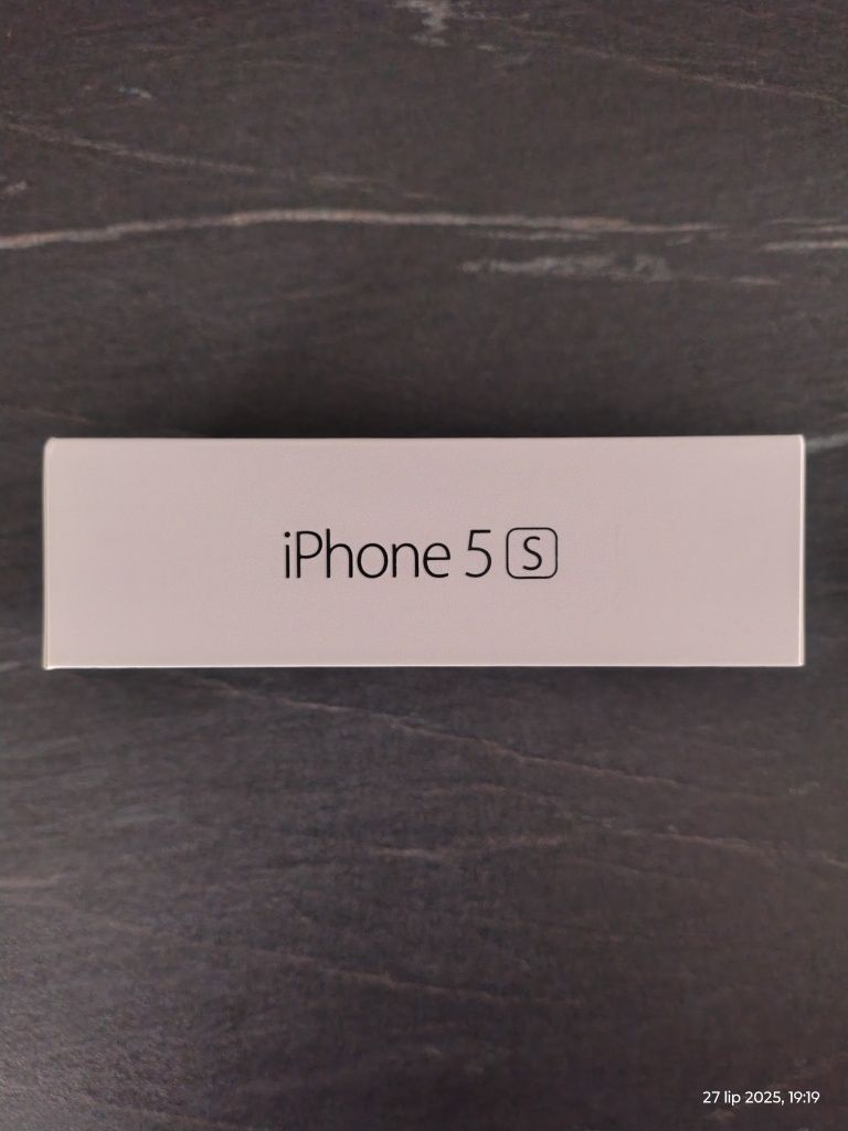 Pudełko iPhone 5S z naklejkami