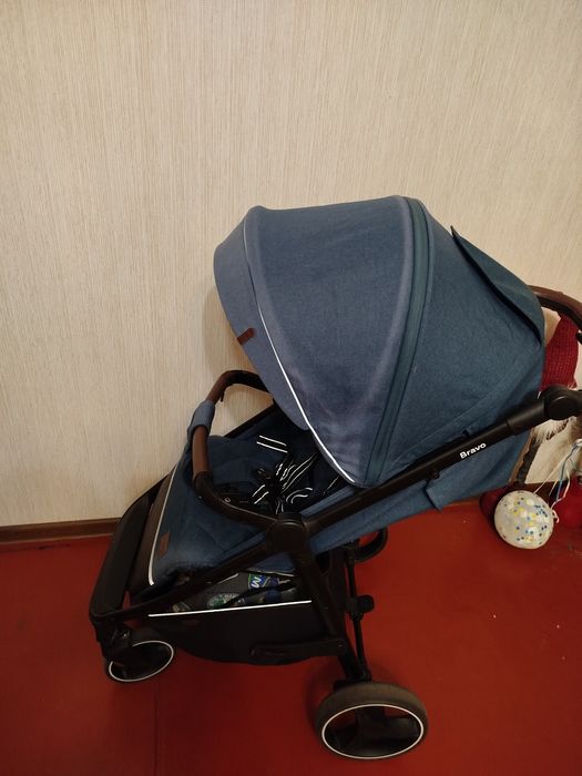 Прогулянкова коляска Carello Bravo