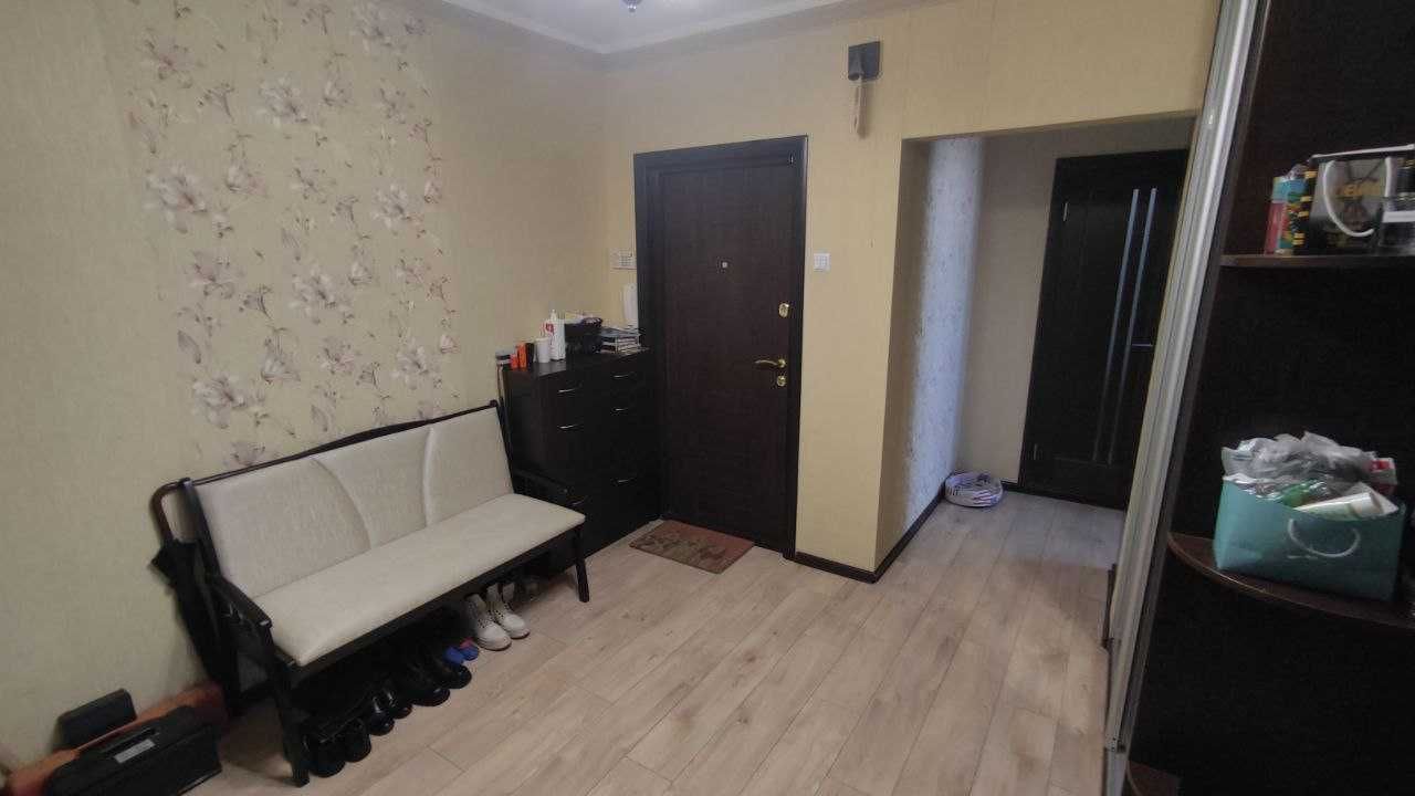 Терміново! 3-х кімнатна квартира з ремонтом на Червоної Калини 4б