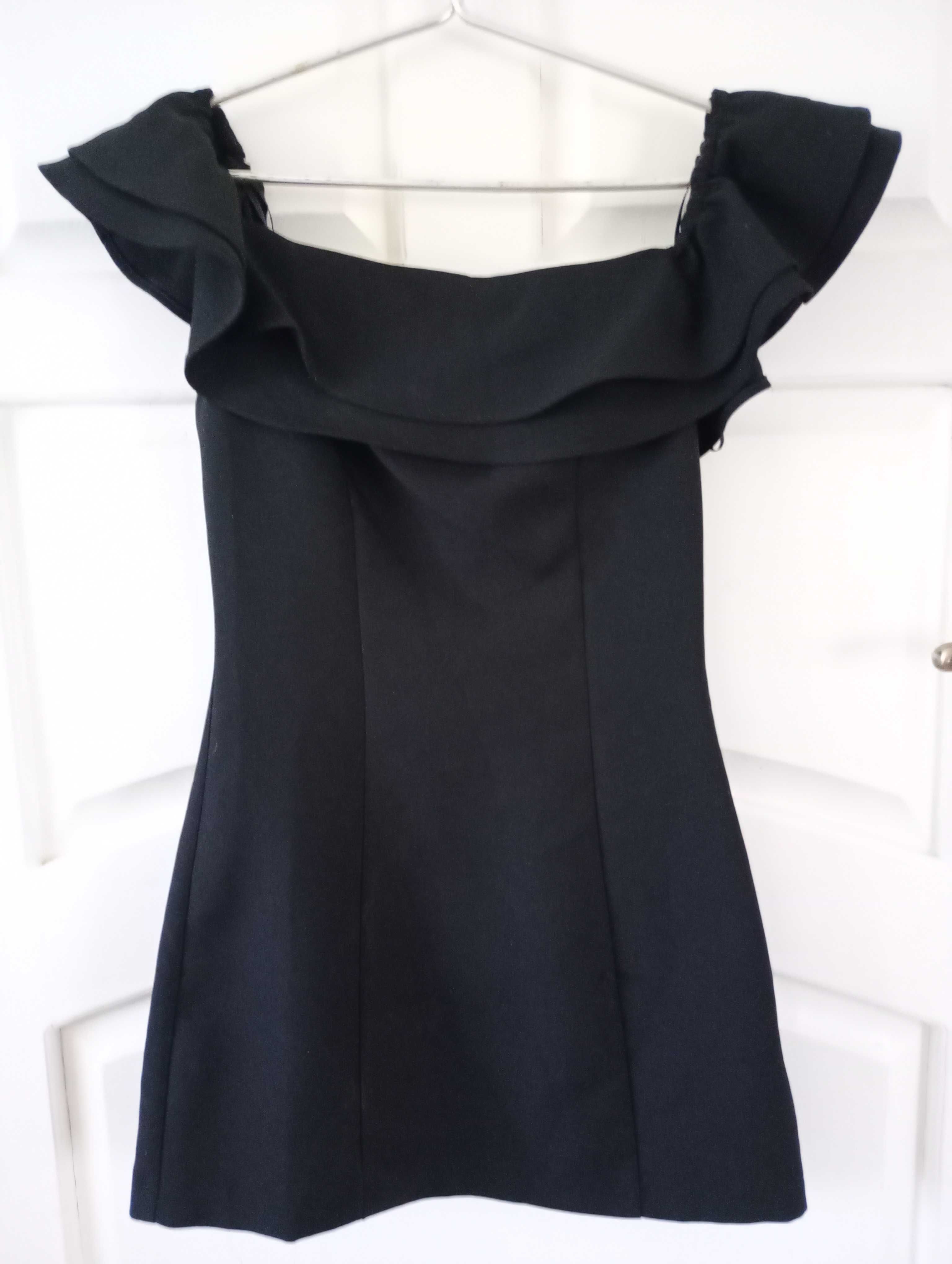 Сукня-сарафан чорного кольору