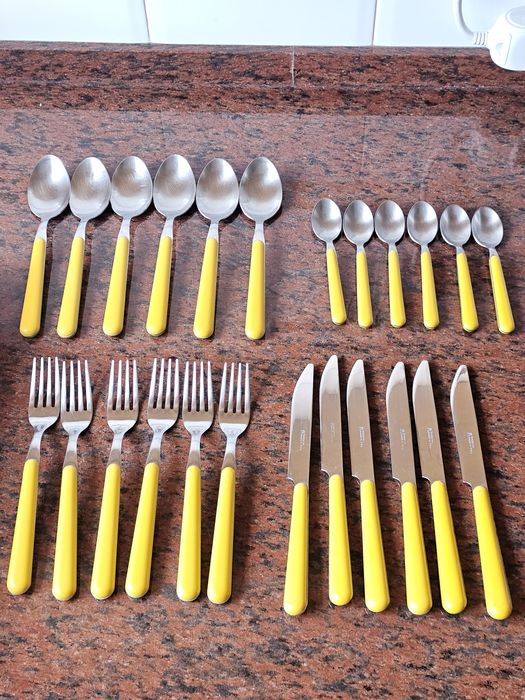 Faqueiro inox cabo amarelo 24 peças