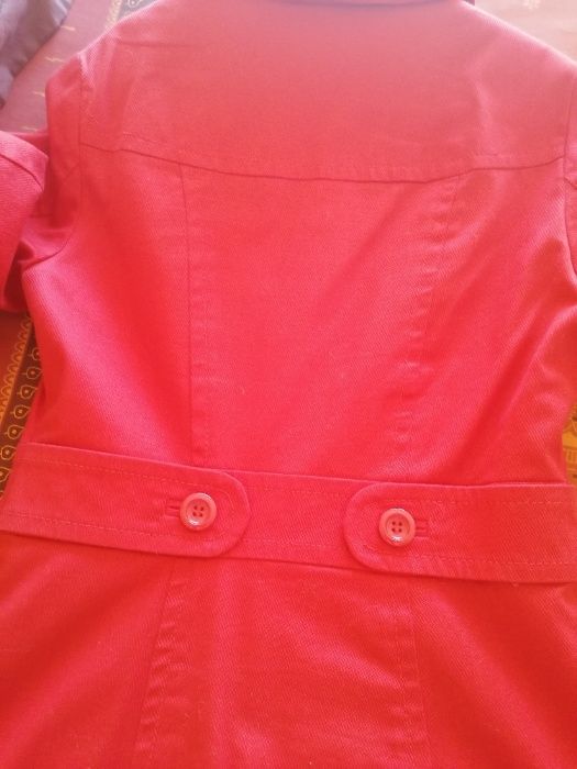 Casaco vermelho cintado da H&M