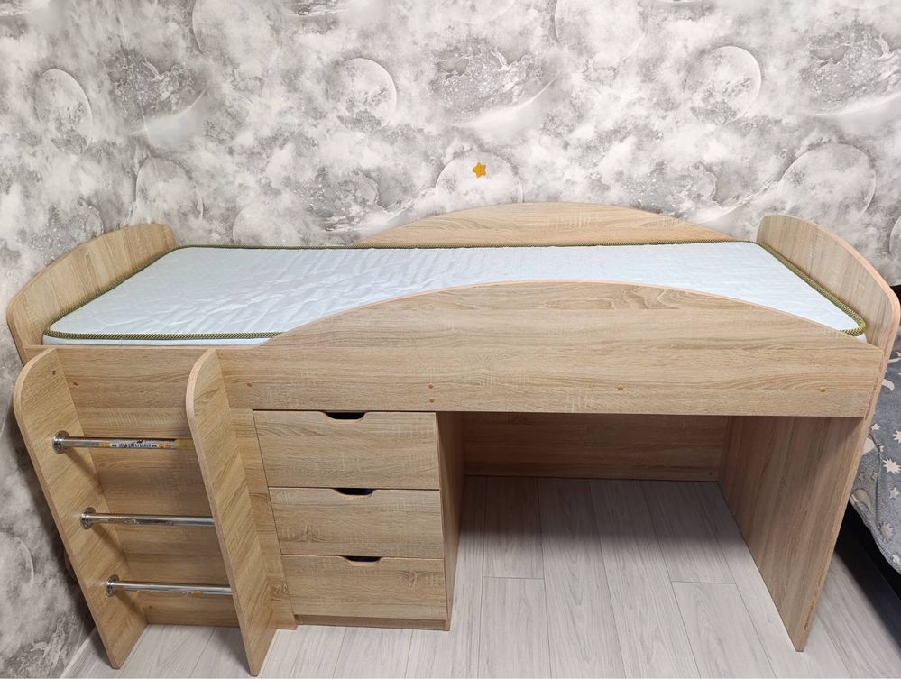 Дитяче ліжко з матрацом