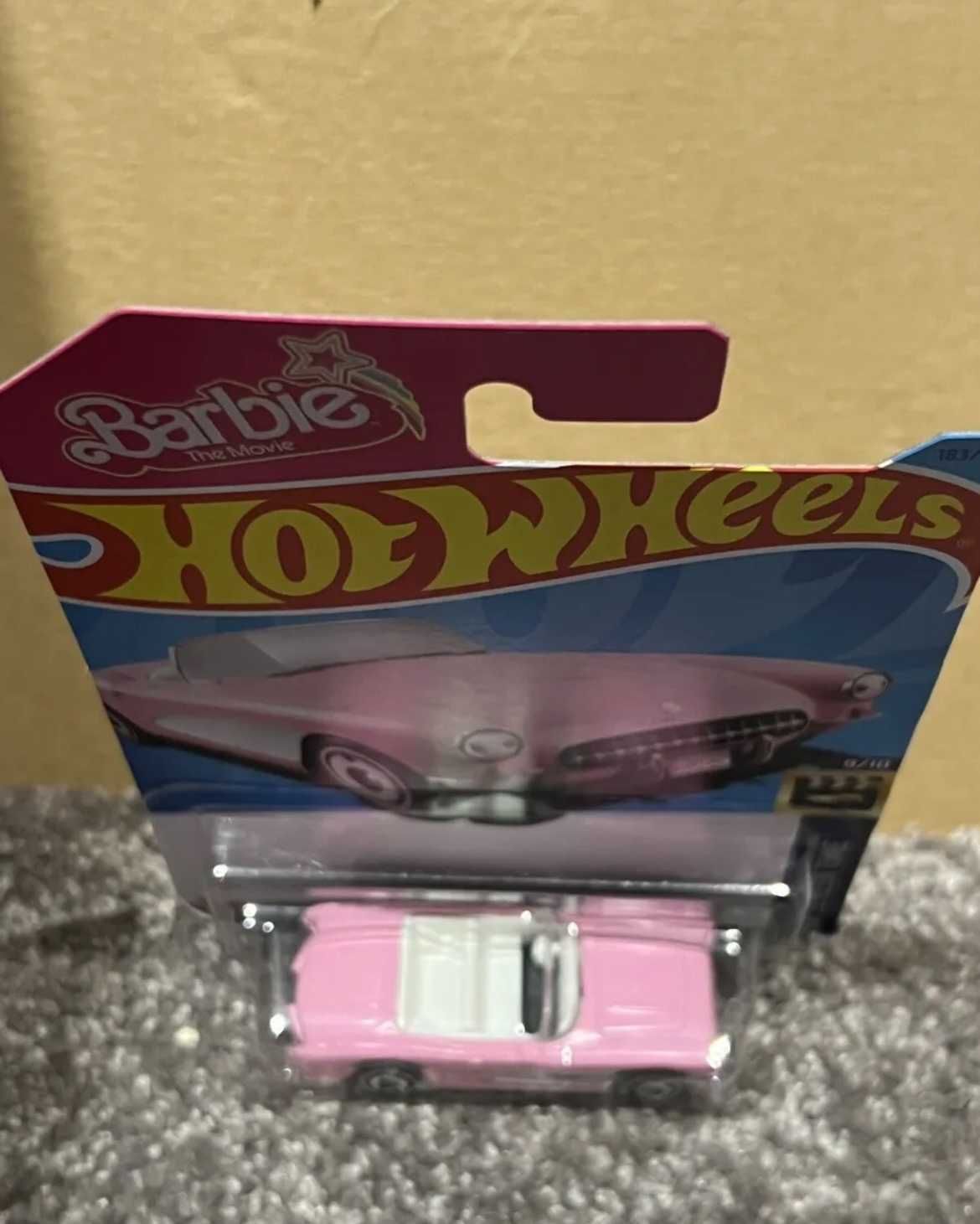 Mattel Hot Wheels Barbie The Movie 1956 Corvette 1:64 Coleccionável