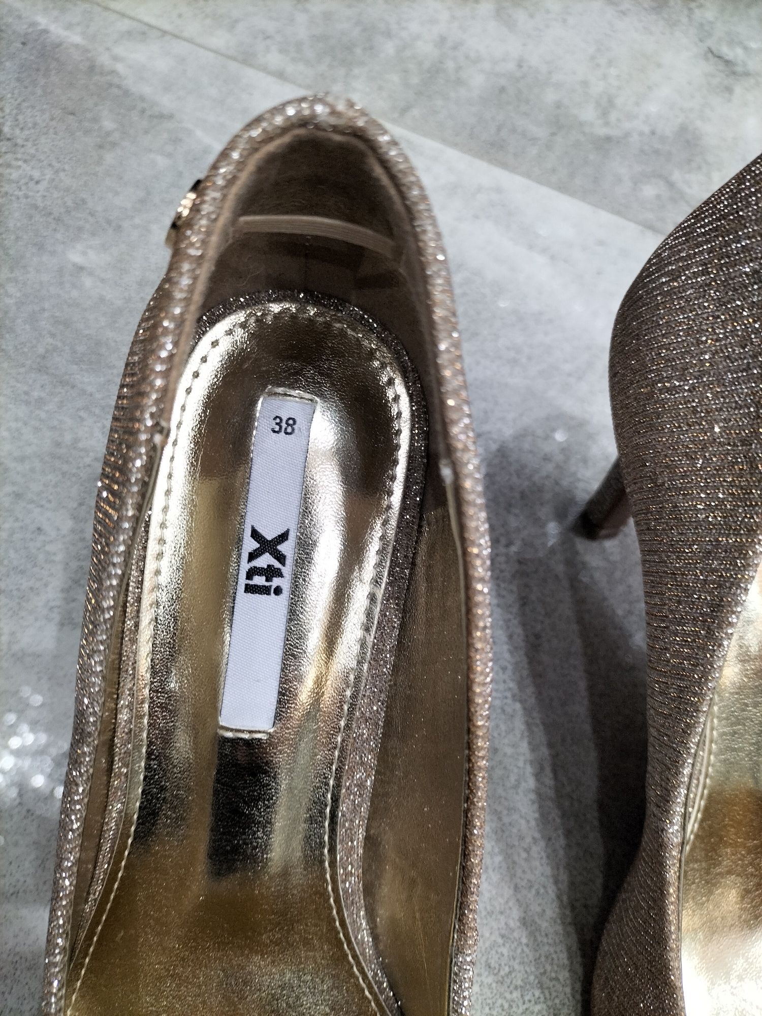 Buty szpilki złote