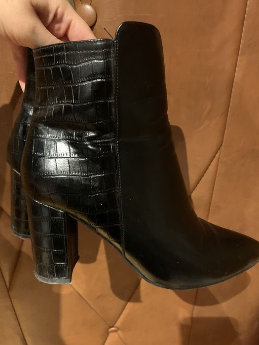 Buty Sinsay na słupku eleganckie i wygodne