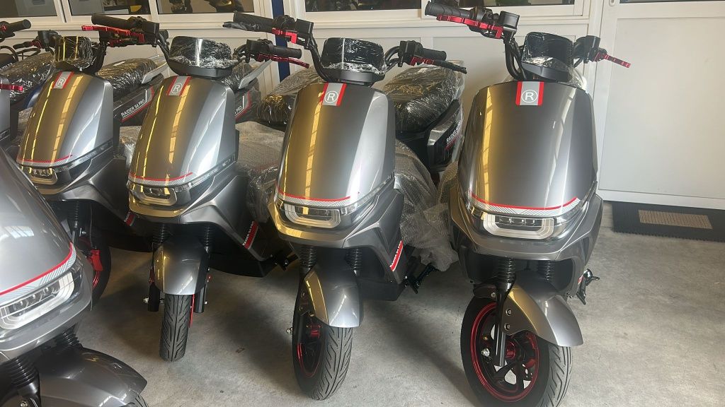 Bicicleta tipo mota scooter eléctrica Raider S4 PRO 72V 20Ah SLA Lítio