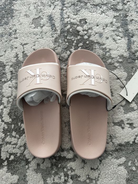 Жіночі шльопанці