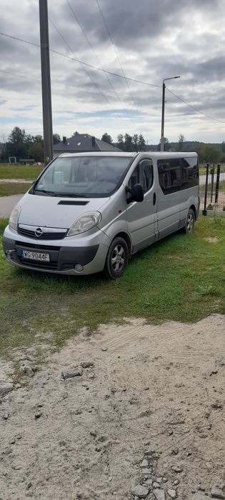 Sprzedam Opel vivaro uszkodzony silnik .Rezerwacja