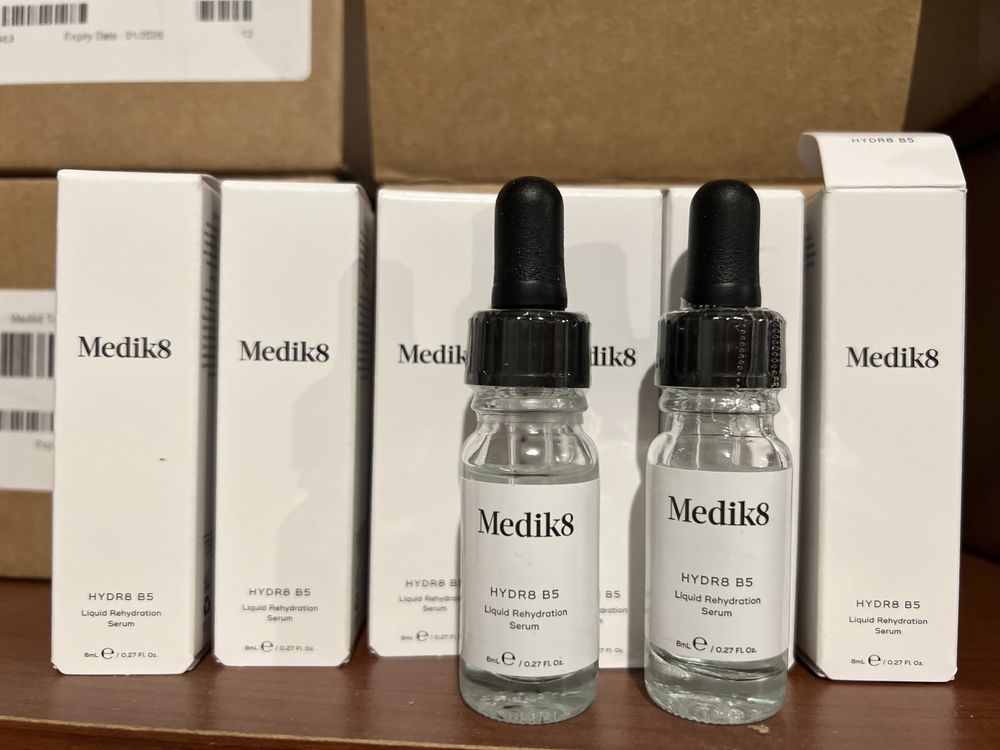 Medik8 HYDR8 B5 зволожувальна гіалуронова сироватка