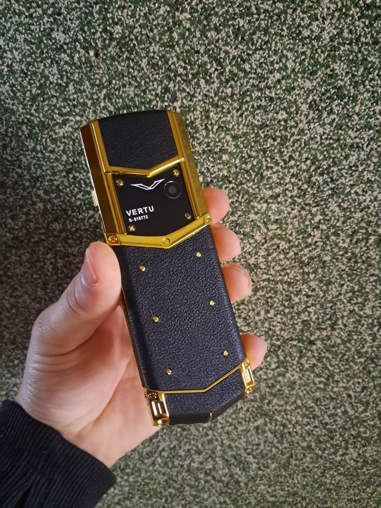 Мобільний телефон VERTU Signature новий