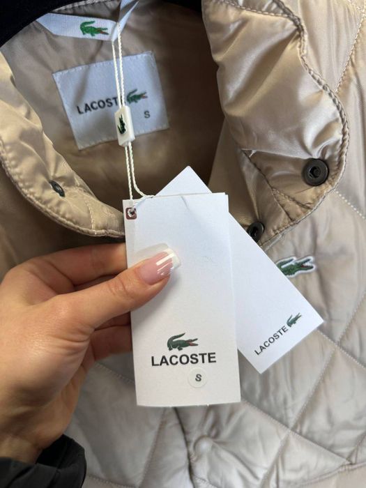 ЖЕНСКАЯ ЖИЛЕТКА LACOSTE Трендовый жилет Лакоста бежевый безрукавка хит