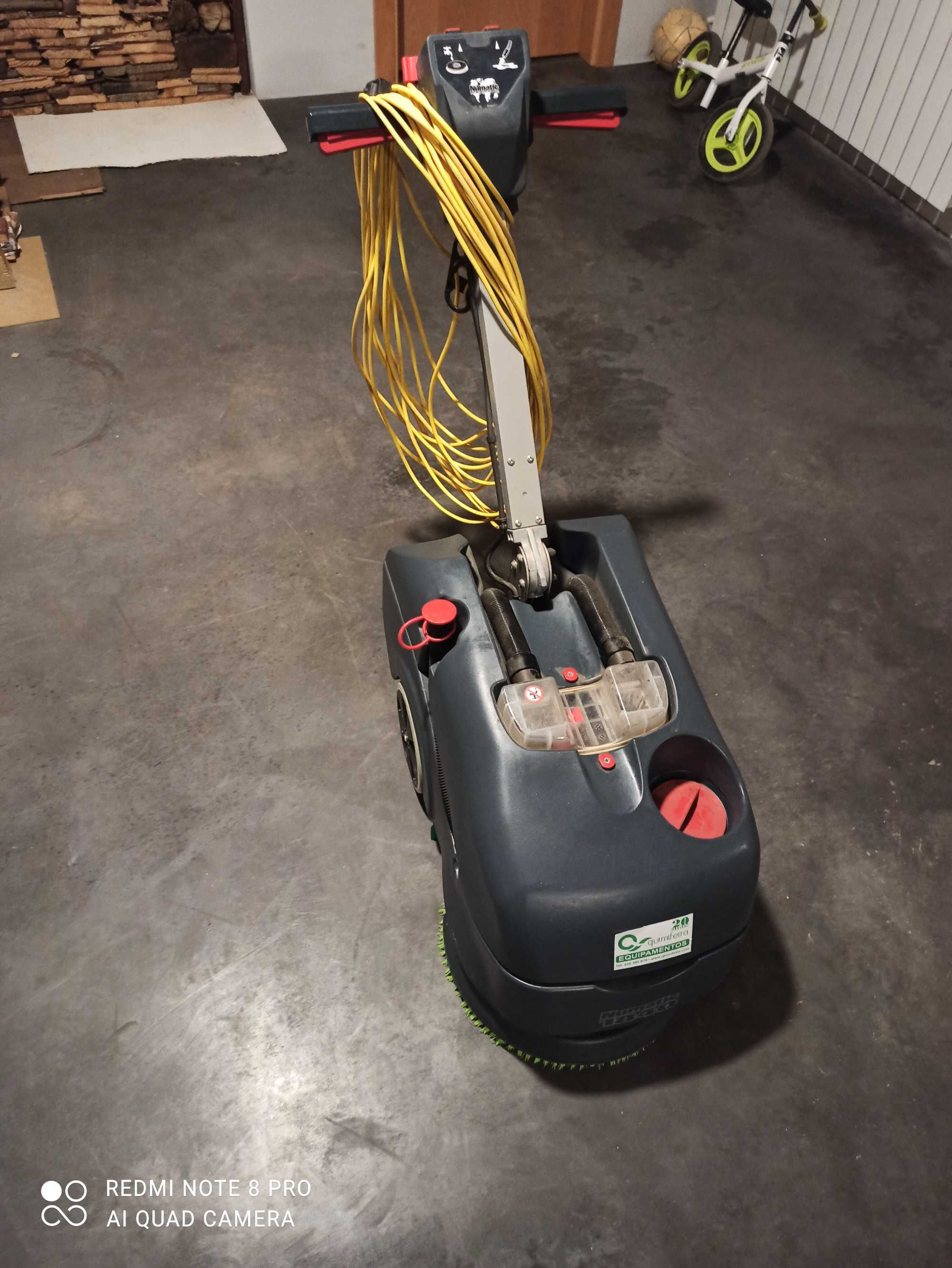 Máquina de lavar chão elétrica