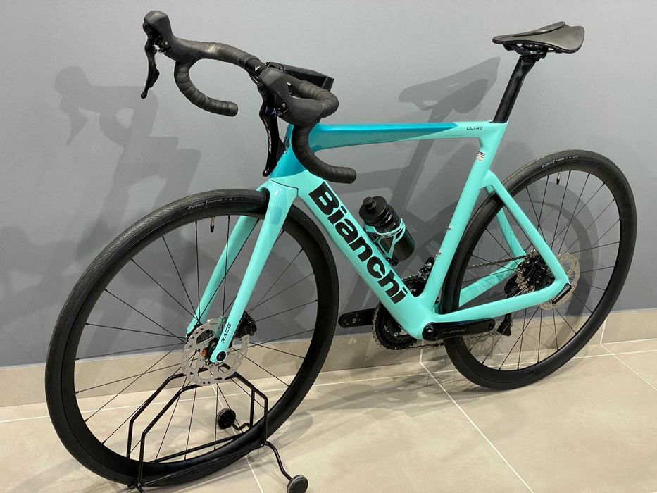 Rower Bianchi Oltre Race Aero Shimano 105 z 12 przełożeniami 2025/2026