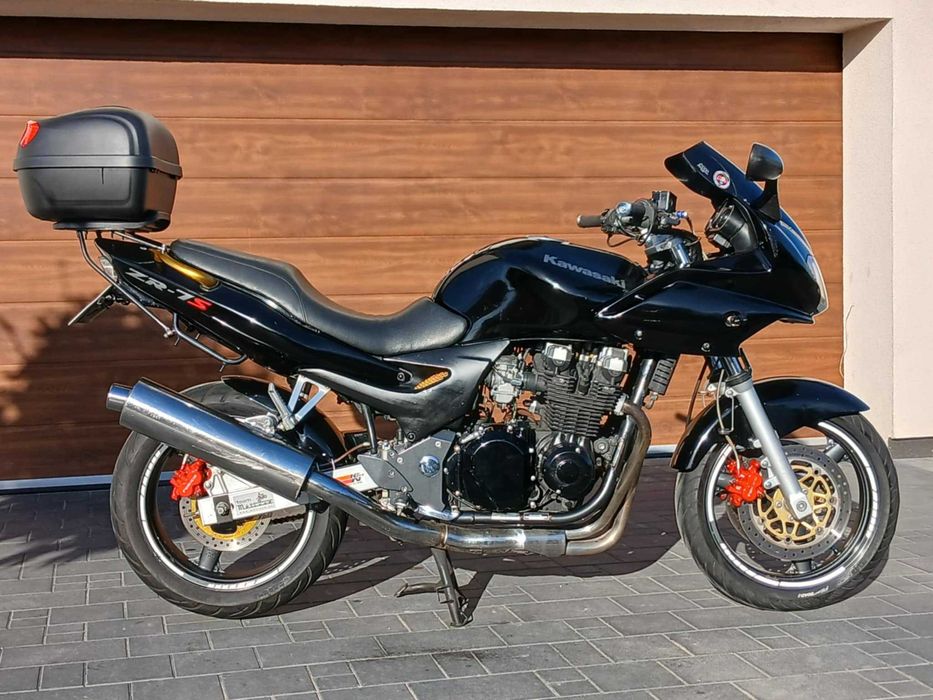 * Kawasaki ZR-7S.