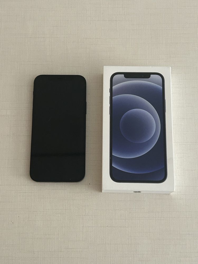 iPhone 12.