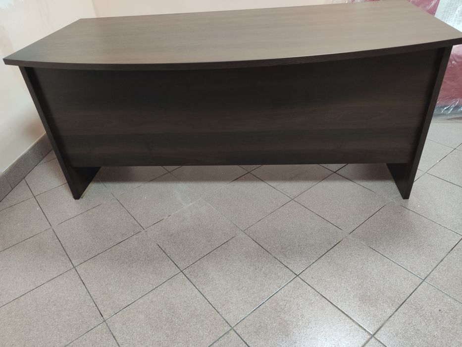 Шикарний стіл для дому чи офісу