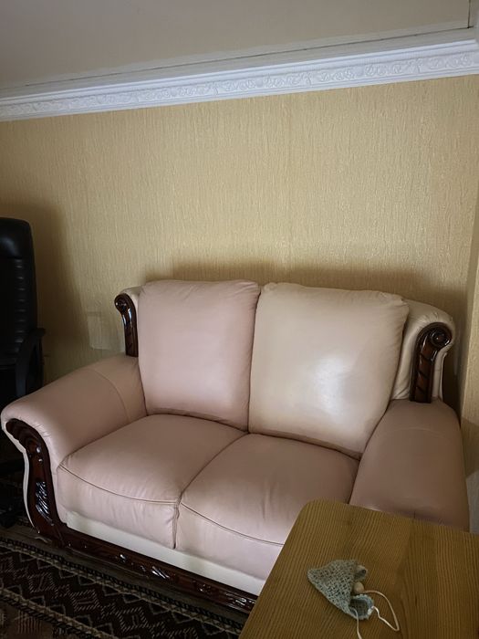 Продам шкіряний двомісний диван, натуральна шкіра